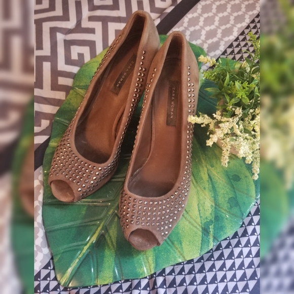 Shoes - Picture 1 of 4